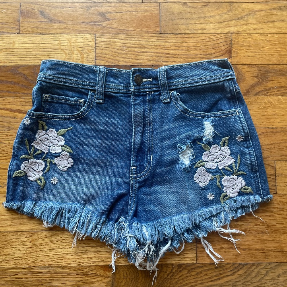 size 1 hollister stretchy denim shorts with flower details